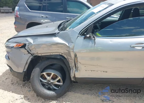 2015 Jeep Cherokee Latitude z USA, uszkodzony, nr VIN 1C4PJMCB4FW546175